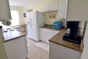 Fridge, microwave, oven, stovetop - Westside Storey and a Half (Bloomington)