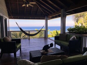 Terrace/patio - Private hilltop home located overlooking Roatan’s beautiful Turquoise Reef. (Sandy Bay)