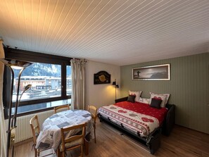 Soundproofing, iron/ironing board, free WiFi, bed sheets