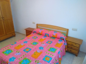 2 habitaciones, tabla de planchar con plancha y internet 