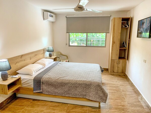 Departamento básico | 1 habitación, ropa de cama de alta calidad, edredón y cortinas blackout 