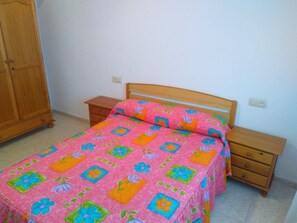 2 quartos, ferros/tábuas de passar roupa, acesso à internet