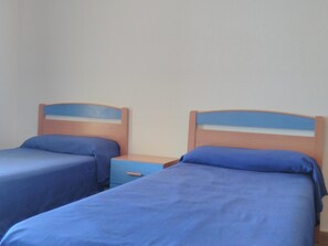 2 soverom, strykejern/-brett og internettilgang