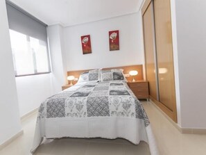 3 soverom, strykejern/-brett, internettilgang og sengetøy