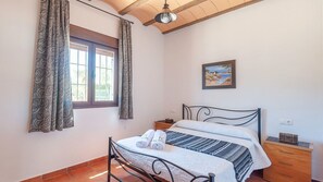 3 habitaciones y tabla de planchar con plancha 