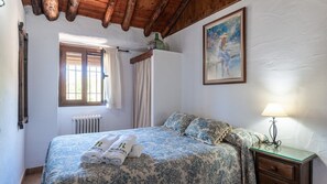 11 bedrooms, iron/ironing board, travel cot, WiFi - El Cortijuelo de la Media Luna Alcalá La Real by Ruralidays (Jaén)