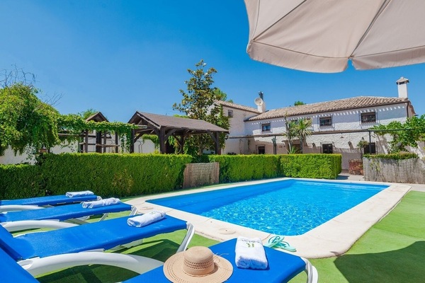 El Cortijuelo de la Media Luna Alcalá La Real by Ruralidays