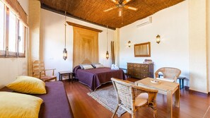 6 bedrooms, iron/ironing board, WiFi