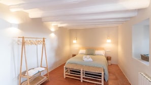 10 Schlafzimmer, Bügeleisen/Bügelbrett, Reisekinderbett, WLAN