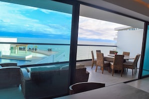 Dining - Beautiful Beach front Condo with pool and Espectacular ocean views (Cruz de Huanacaxtle)
