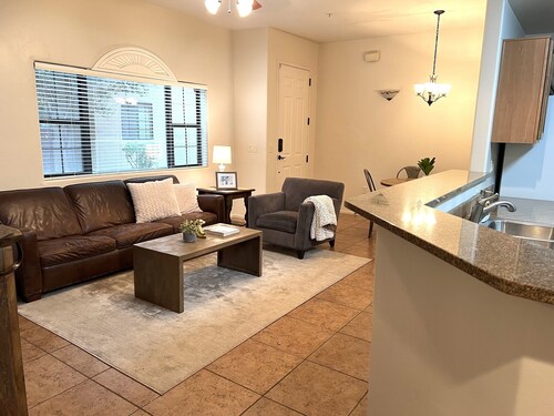 Amazing Location 2 Bedroom Condo by River Walk