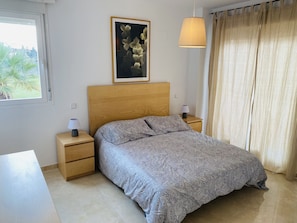 3 chambres, fer et planche à repasser, accès au Wi-Fi (inclus)