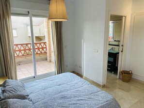 3 chambres, fer et planche à repasser, accès au Wi-Fi (inclus)