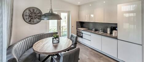 Fridge, stovetop, dishwasher, coffee/tea maker