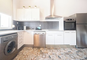 Fridge, microwave, oven, dishwasher