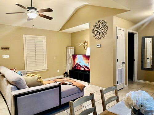 Western Style - 2 bed/1 bath - RATED 5 STARS