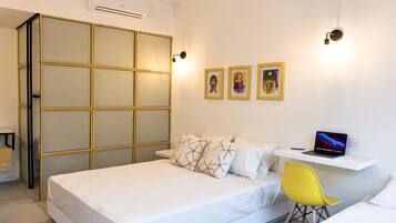 Comfort Triple Room | Desk, laptop workspace, iron/ironing board, free WiFi