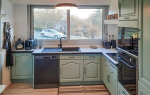 Réfrigérateur, four, plaque de cuisson, lave-vaisselle