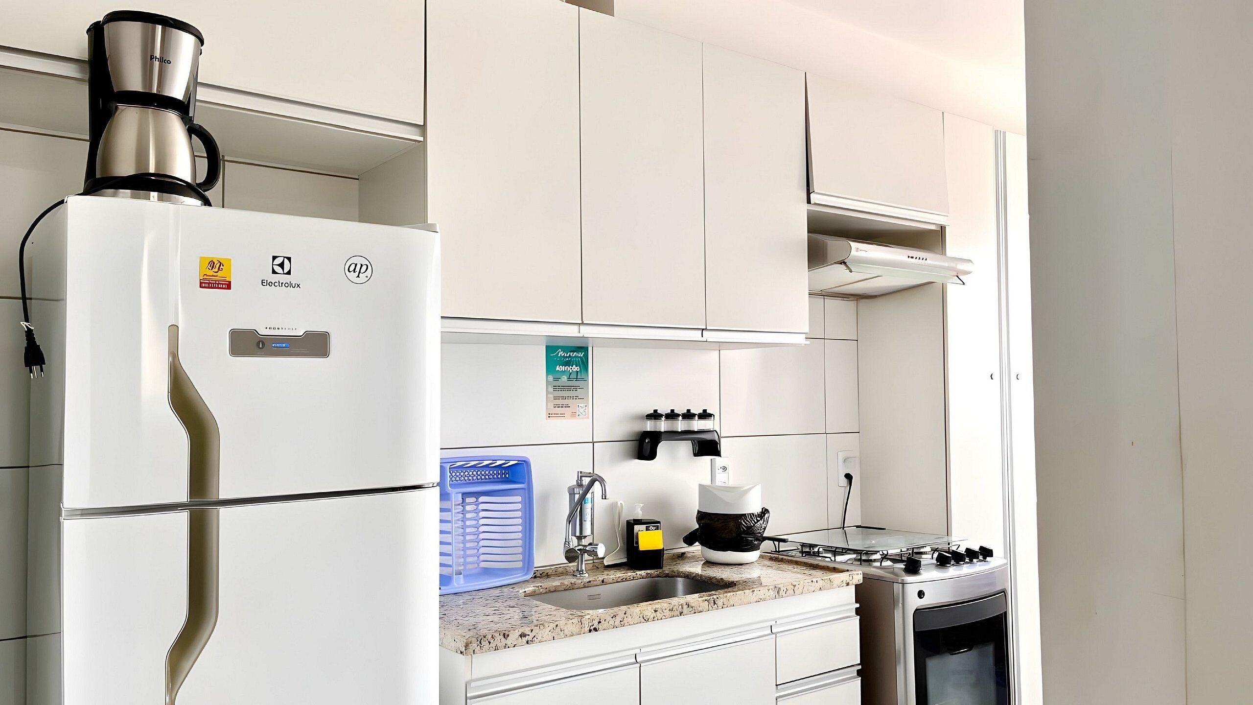 Apartemen | Dapur pribadi | Lemari es, microwave, dan peralatan masak/sendok-piring