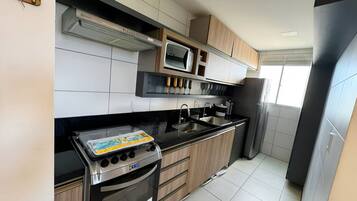 Appartement | Cuisine privée | Réfrigérateur, micro-ondes, batterie de cuisine, vaisselle et ustensiles