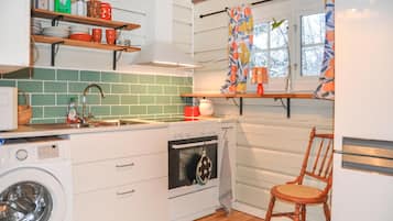 Fridge, stovetop, coffee/tea maker