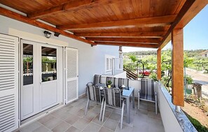 Outdoor dining - 2 bedroom nice apartment in Pasman (Pasman)
