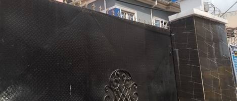 Overnatningsstedets facade