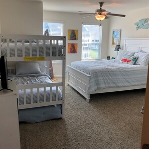 4 bedrooms, desk, free WiFi - Coastal Club * 4BR Vacation Villa Home w 2.5 BA, sleeps 12 (Lewes)
