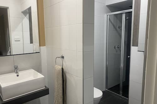 Apartment, 1 Bedroom | Bathroom | Free toiletries