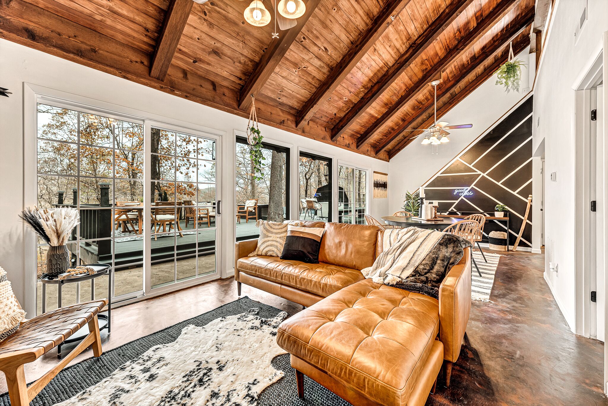 Een smart-tv, videogames, een dvd-speler en boeken