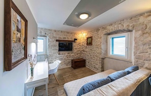 1 bedroom, free WiFi, bed sheets