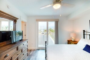 4 bedrooms, iron/ironing board, travel crib, free WiFi