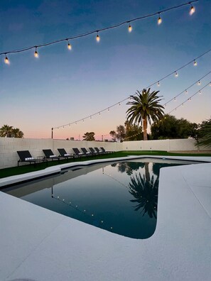 Piscina all'aperto, una piscina riscaldata