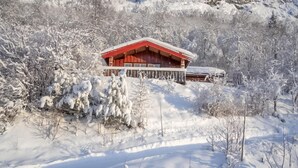 A wooden cabin with a red roof surrounded by snow-covered trees. - Awesome home in Hemsedal with WiFi (Hemsedal)