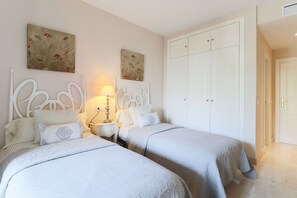 2 bedrooms, in-room safe, iron/ironing board, free WiFi