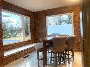 Dining - Beautiful Estate Home Getaway (Brampton)
