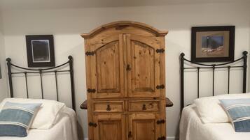 2 bedrooms, WiFi, bed sheets