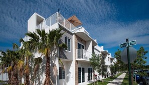 Exterior - Home in paradise sunshine ☀️ with a rooftop Jacuzzi & terrace (The Hammocks)