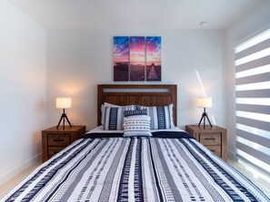 4 bedrooms, in-room safe, iron/ironing board, WiFi - Home in paradise sunshine ☀️ with a rooftop Jacuzzi & terrace (The Hammocks)