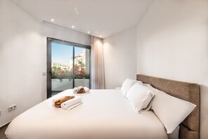 In-room safe, free WiFi, bed sheets