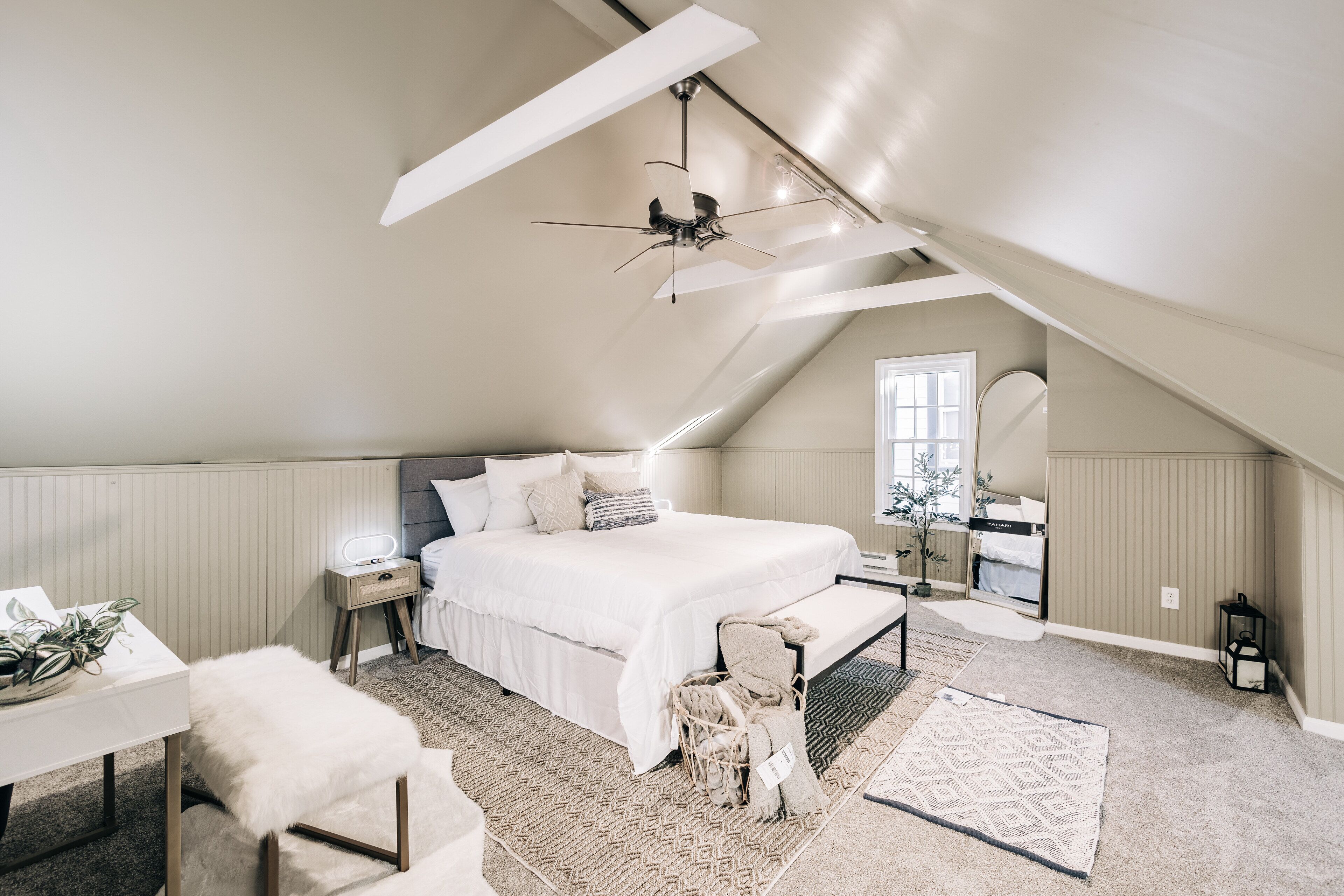 4 habitaciones, escritorio, tabla de planchar con plancha y wifi gratis 