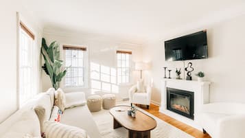 Smart TV, fireplace, table football, ping pong