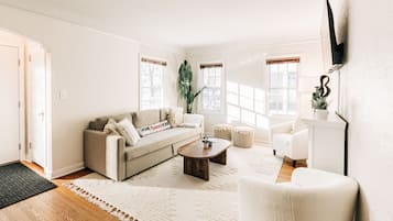 TV connectée, cheminée, baby-foot, table de tennis de table