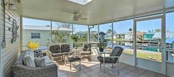 Sunny Waterfront Welaka Home w/ Private Dock!