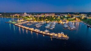 A marina with boats docked, a pier, and buildings in the background. - 🌆 539 Bay St Downtown Lakeview Condo | 104E - Waterfront, Free Parking, Moments from festival grounds (Traverse City)