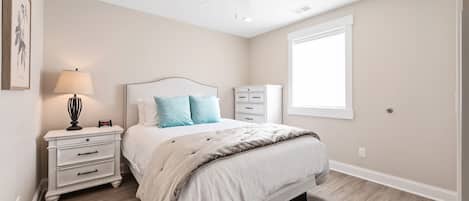 2 Schlafzimmer, BĂŒgeleisen/BĂŒgelbrett, WLAN, BettwĂ€sche