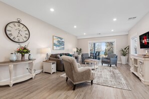 TV, Netflix, streaming services - 🌆 539 Bay St Downtown Lakeview Condo | 303E - Waterfront, Free Parking, Moments from festival grounds (Traverse City)