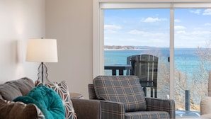 Living area - 🌆 539 Bay St Downtown Lakeview Condo | 402W  - Waterfront, Free Parking, Moments from festival grounds (Traverse City)