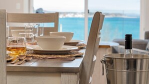 Dining - 🌆 539 Bay St Downtown Lakeview Condo | 402W  - Waterfront, Free Parking, Moments from festival grounds (Traverse City)