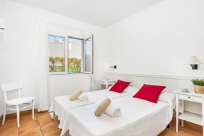 3 bedrooms, in-room safe, iron/ironing board, free WiFi